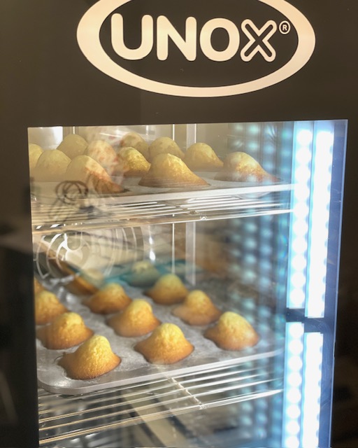 設備（スチームコンベクションオーブン）